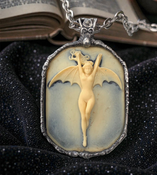 La Femme Chauve-Souris ~resin bat woman Tiffany technique necklace~