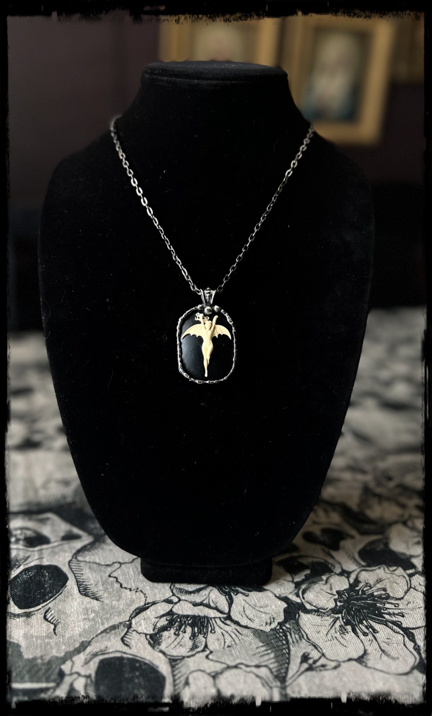 La Femme Chauve-Souris (Noir)~resin bat woman hand crafted made to order Tiffany technique necklace~