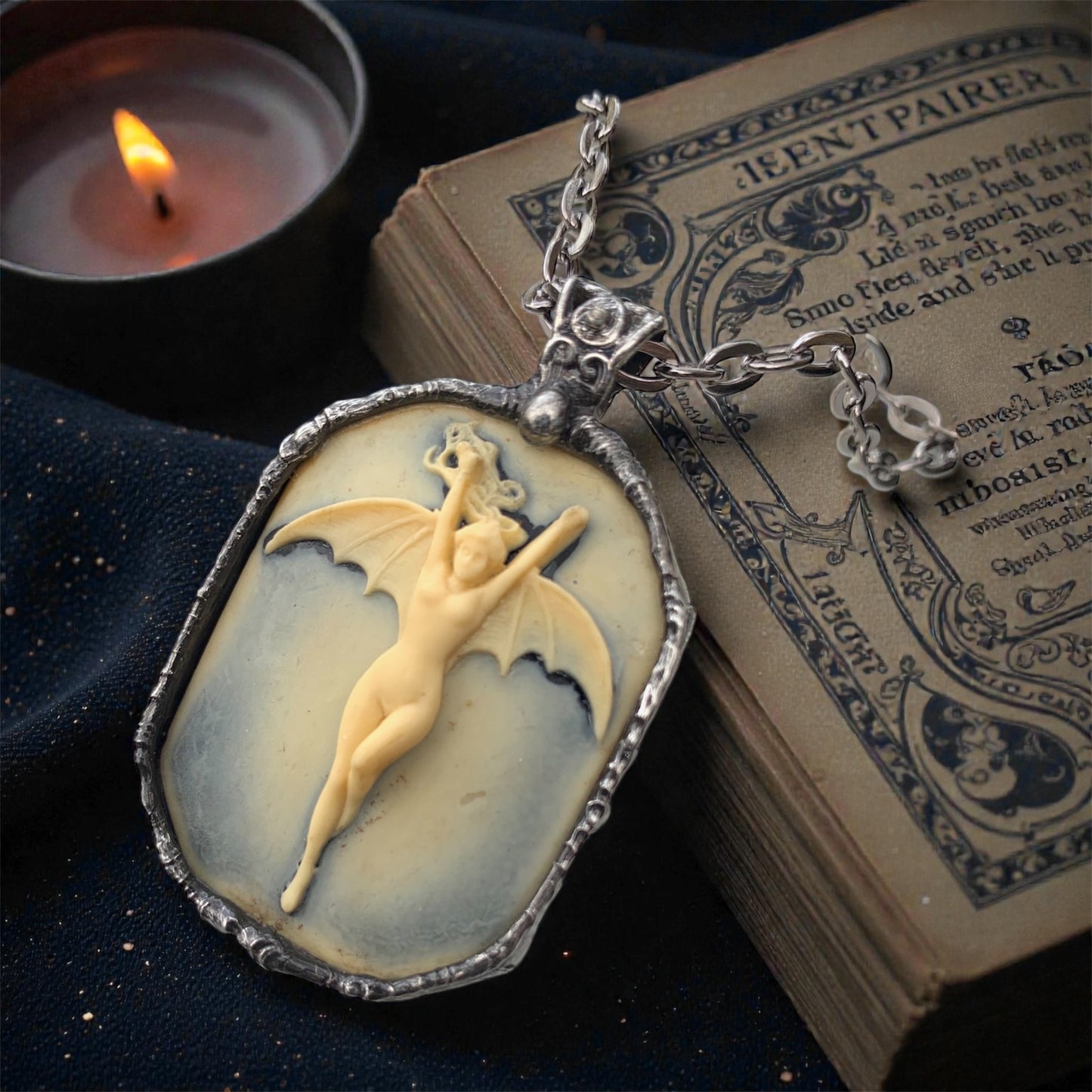 La Femme Chauve-Souris ~resin bat woman Tiffany technique necklace~
