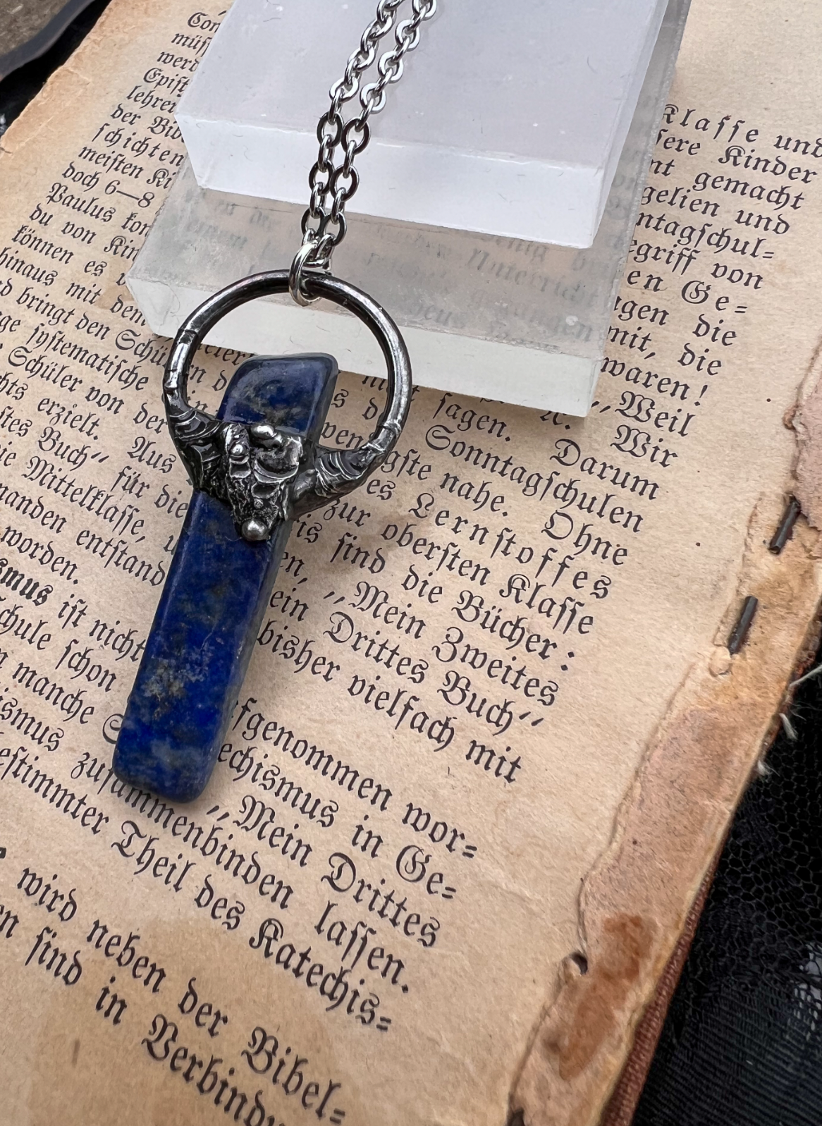 Blue kyanite brutalist style Tiffany Technique crystal layering necklace~